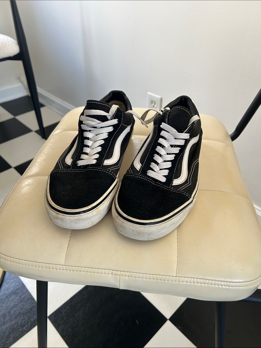 Vans Mens Black and White Old Skool Sneakers